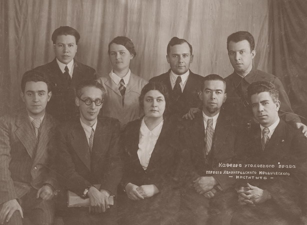 Кафедра уголовного права первого Юридического института. (в первом ряду второй слева – М.Д. Шаргородский).